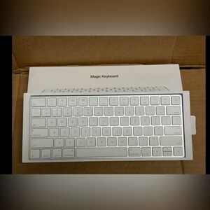 Apple Bluetooth Magic Wireless Keyboard (TKL)